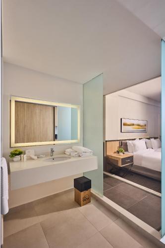 The View - Saint George Hotel - image 8