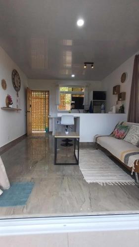 Fare tenuiarii " fare knt" in ปาเปียรี