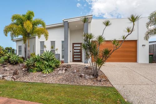The Hinterland Dip House Minutes to Noosa & Beaches – khách sạn tại Bãi Biển Coolum