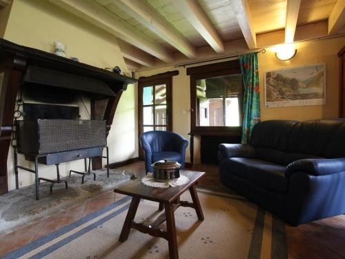 Gîte Villeneuve-d'Allier, 4 pièces, 6 personnes - FR-1-582-208 (Maison de caractere avec terrasse a 300m de l'Allier, ideale pour peche, detente et activites famili) in Lavoute-Chilhac