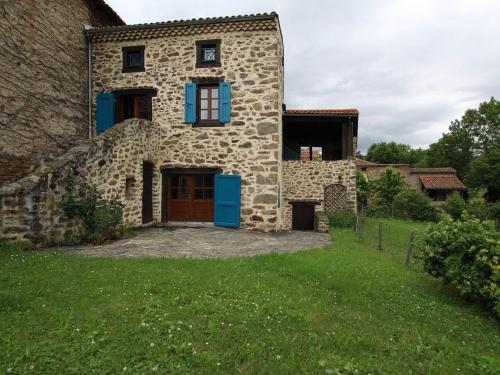 Gîte Villeneuve-d'Allier, 4 pièces, 6 personnes - FR-1-582-208 (Maison de caractere avec terrasse a 300m de l'Allier, ideale pour peche, detente et activites famili) in Lavoute-Chilhac