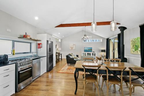 Block Eight Estate Gum Trees Villa in เบลฟอร์ด