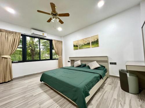 1 king bed, 1 double bed