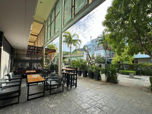 外觀, By the Beach Hostel in PP島