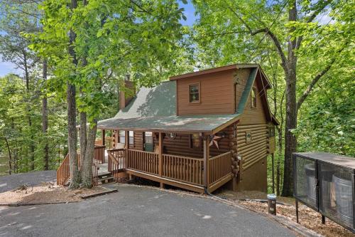 Фасада на хотела, Cozy cabin, Bed swing, Arcade game, hot tub in Pleasant Hill
