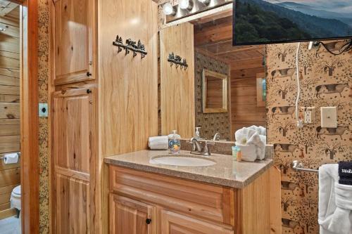 Баня, Cozy cabin, Bed swing, Arcade game, hot tub in Pleasant Hill