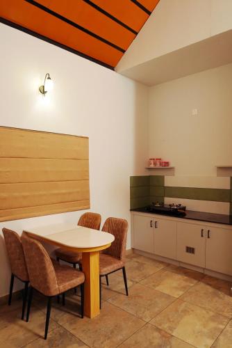 wayanadjunglevillas in Kenichira