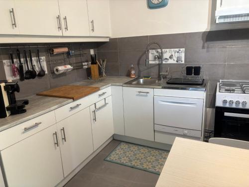 Gîte troglodytique typique et cosy pour escapade paisible - FR-1-410-484 (Gite troglodytique typique et cosy pour escapade paisible - FR-1-410-484) in 盧瓦爾河區沃萊