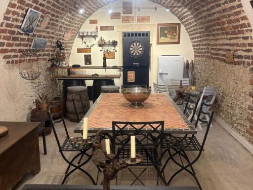 Gîte troglodytique typique et cosy pour escapade paisible - FR-1-410-484 (Gite troglodytique typique et cosy pour escapade paisible - FR-1-410-484) in Vouvray-Sur-Loir