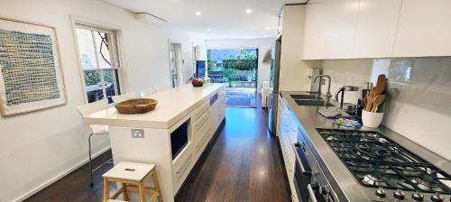 Kitchen, Grand terrace with secret garden+parking+4bedrooms in Paddington