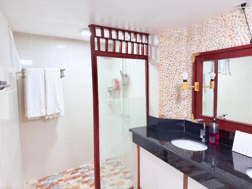 room detail thumbnail 2