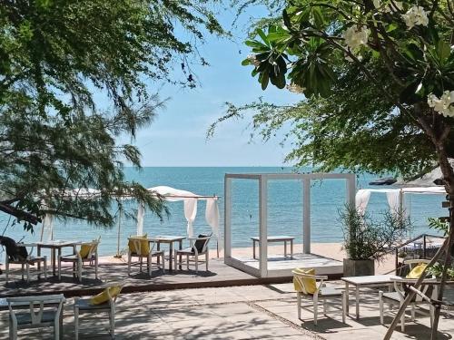 Sanae Beach Huahin in Khao Tao