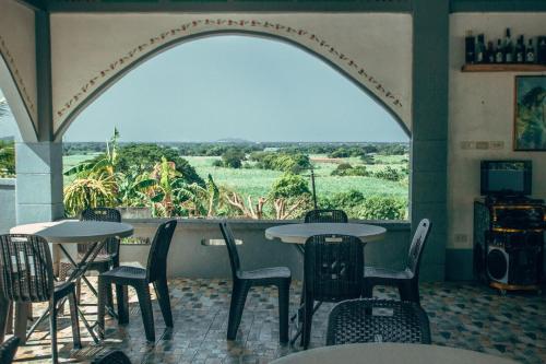 IL PICCOLO CASTELLO- Italian-inspired Castle in กาตันดาอัน