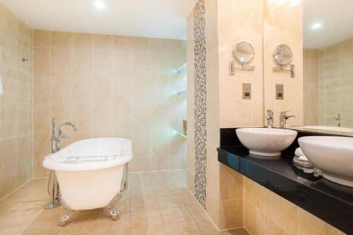 Parkway Hotel & Spa - image 4