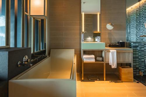 room detail thumbnail 2
