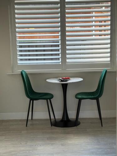 Stylish Haven with a Touch of Colour - Hosted by Canstay in Watson