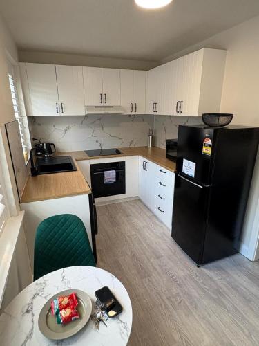 Stylish Haven with a Touch of Colour - Hosted by Canstay in Watson