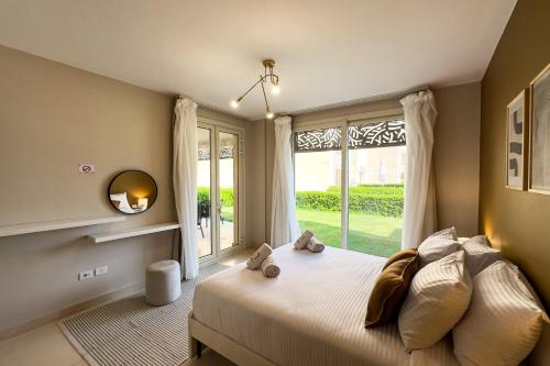 The Golden Atrium 3BDR Pool View Free Pool & Beach Access – khách sạn tại El Gouna