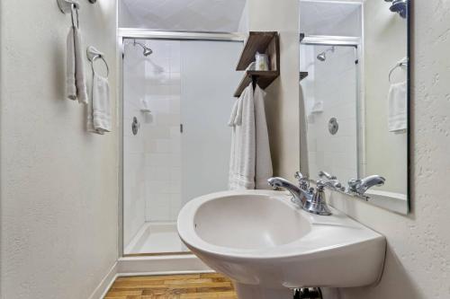 Casas de Suenos Old Town Historic Inn - image 7