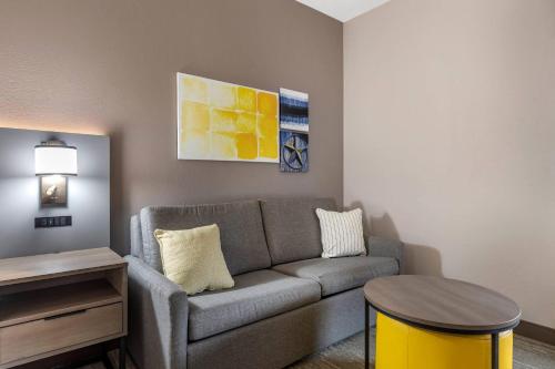 Hampton Inn Weatherford - image 14