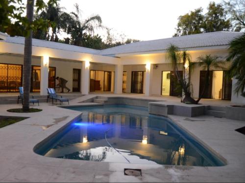 Úszómedence, White House River Manor in Upington