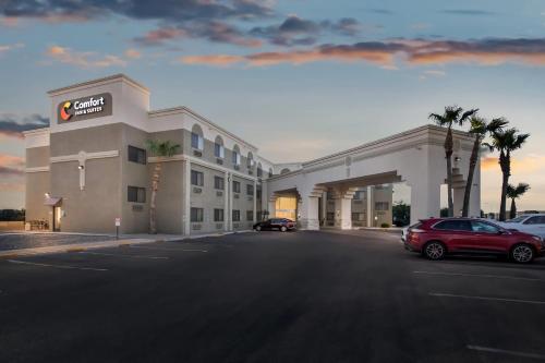 Comfort Inn & Suites Surprise Near Sun City West - Accommodation - Surprise