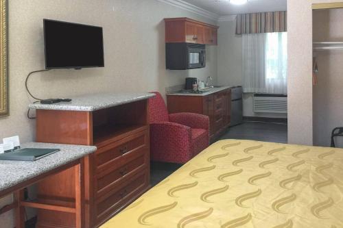 Quality Inn & Suites Oceanside Near Camp Pendleton - image 6