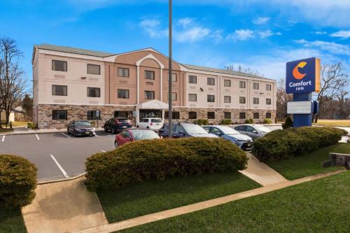 Comfort Inn Bordentown near NJ Turnpike - image 6