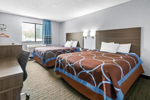 Super 8 by Wyndham Delmont in Delmont, USA