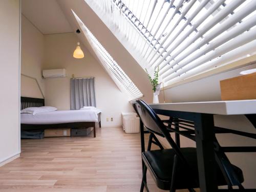 7時IN19時OUT # 新宿駅電車4分 # 駅8分 # 新規リノベーション # 最大5名 # 専用バスキッチン # 7 00 IN19 00 OUT # 4 min train to Shinjuku # 8 min walk to station # Newly renovated # Max 5 guests # Private bath kitchen