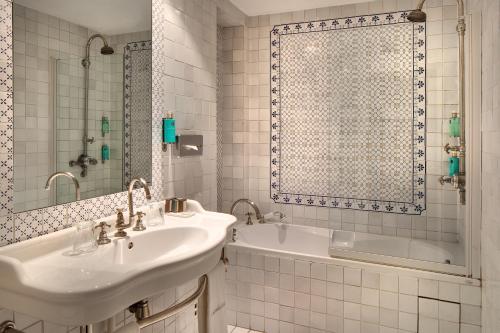 room detail thumbnail 2