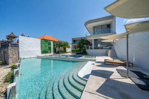 Luxury 4BR Oasis in Central Uluwatu - Perfect for Families and Groups