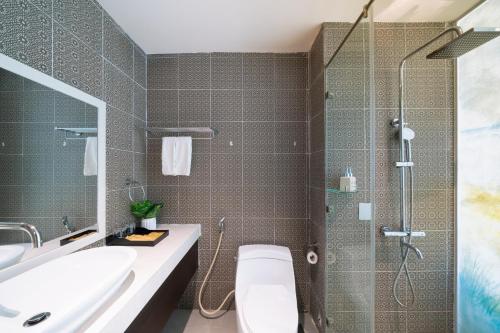 room detail thumbnail 2