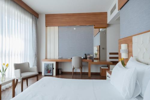 Parion Hotel - image 3