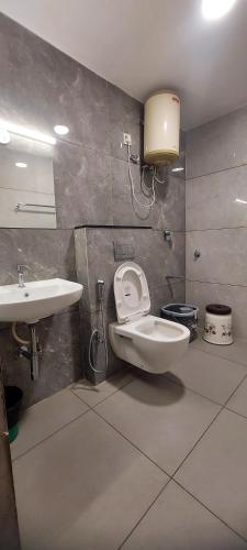 Shower, Hotel Sri Krishna Veg and Residency Murugeshpalya in Golf Avenue