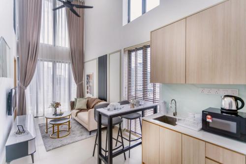 The Colony & Luxe Kuala Lumpur with KLCC View Skypool by COBNB, Kuala Lumpur