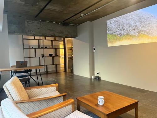 Horie Entire Japanese modern apt by Shinsaibashi