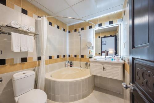 room detail thumbnail 2