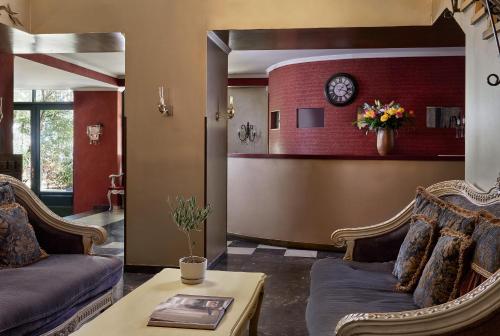 Hành lang, Delphi Art Hotel in Athens