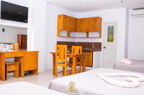 2 queen beds