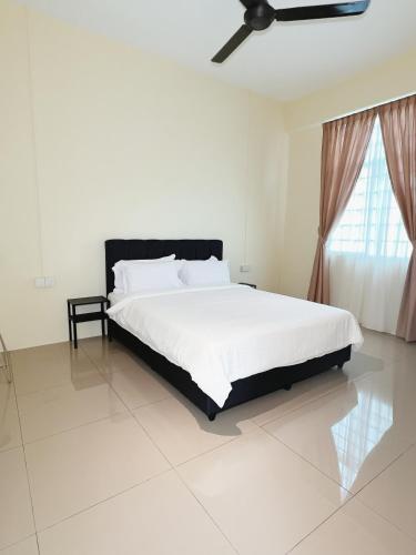 Cozy 2-Bedroom Balcony Suite with Living Room in Nibong Tebal