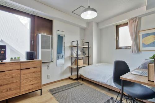 CraftFlat Komagome 508, a compact studio at excellent location