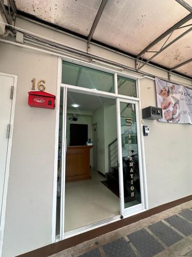 City View Condo 5 mins to MRT Sutthisarn - image 6