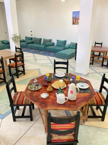 Restaurant, La Belle Vue Guest House in Ait Benhaddou