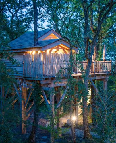 Domaine de Pech et Lafon Cabanes avec SPA privatif dans les arbres gîte à louer Hunet