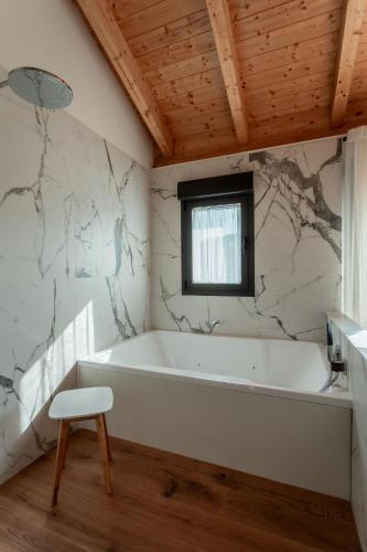 Karstais baseins, Apartamentos Duratón (Apartamentos Duraton) in San Miguel de Bernuy