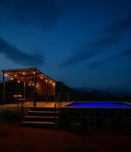 Makgobelo Lodge-The Glass House- Solar powered in Ngwaritsi
