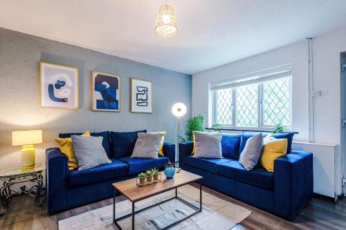 Stylish home - 5G wifi - FREE off-road parking - Sleeps 7