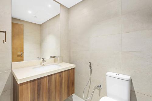 VayK - Luxurious 2BR on the Palm with Private Beach Access - image 4