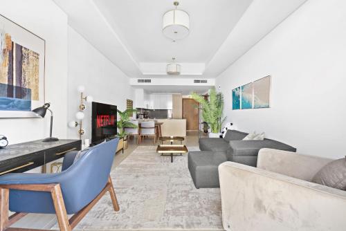 VayK - Luxurious 2BR on the Palm with Private Beach Access - image 12